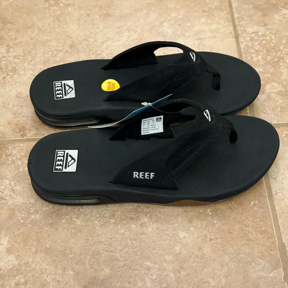 REEF men’s Fanning Low Flip Flop Sandals With Bottle Opener